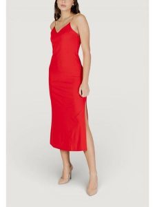 Morgan Sukienka koktajlowa 261-RYAN Czerwony Regular Fit. Czerwone kombinezony Morgan, bez wzorów, z syntetyku, wizytowe, bez kołnierzyka, bez ramiączek. Za 279,99 zł.
