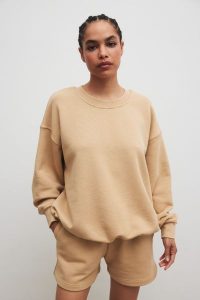 Bluza typu oversize w kolorze BISQUIT - KOS-UNI. Brązowe bluzy Marsala, m, bez wzorów, z bawełny, bez kaptura. Za 349,90 zł.