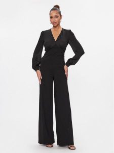 TWINSET Kombinezon 241TP2190 Czarny Relaxed Fit. Czarne kombinezony Twinset, bez wzorów, z wiskozy, bez kołnierzyka, bez ramiączek. Za 599,99 zł.
