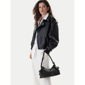 Torebka KARL LAGERFELD. Czarne torebki klasyczne KARL LAGERFELD, bez wzorów, bez dodatków. Za 664,99 zł.