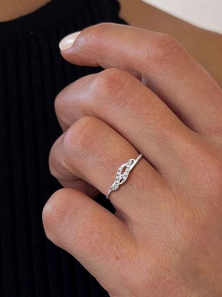 DIA DIAMONDS Srebrny pierścionek z diamentami rozmiar: 52. Szare pierścionki DIA DIAMONDS, z diamentem, srebrne. Za 166,49 zł.