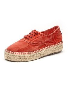 Natural world Sneakersy w kolorze czerwonym rozmiar: 35. Czerwone trampki Natural World, bez wzorów, bez zapięcia. Za 130,99 zł.