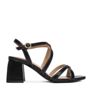 Sandały JENNY. Czarne sandały Jenny, bez wzorów, bez obcasa, na słupku, bez zapięcia. Za 119,99 zł.