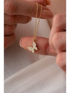 Lodie Silver Srebrny naszyjnik z cyrkoniami - dł. 42 cm rozmiar: onesize. Szare naszyjniki Lodie Silver, z cyrkonią, srebrne. Za 43,99 zł.