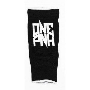 Elastyczna Orteza Stawu Skokowego One Punch. Czarne paski MASTERS, bez wzorów, sportowe. Za 63,99 zł.