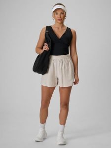 4F Spodenki casual z modalem damskie - kremowe M. Białe spodenki sportowe 4f, m, bez wzorów, z materiału, trekkingowe. Za 129,99 zł.