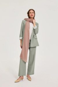 Gładki szalik. Szaliki MOODO, bez wzorów, z poliesteru. Za 49,99 zł.