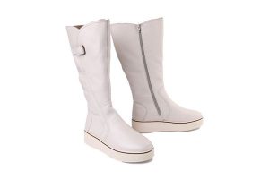RIEKER 78853-80 white, kozaki damskie. Brązowe kozaki Rieker, na zimę, bez wzorów, bez obcasa, na koturnie, bez zapięcia. Za 519,90 zł.