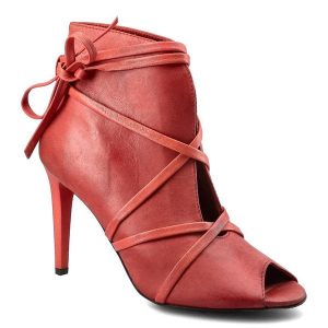 Botki damskie Carinii, eleganckie i na wysokim obcasie, czerwone, B3564_-H55-B98-000-B16. Czerwone botki Carinii, bez wzorów, z nubiku, z otwartym noskiem, bez obcasa, na szpilce, bez zapięcia. Za 252,00 zł.