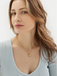 Guess Naszyjnik JUBN05 056JWzłoty Złoty. Żółte naszyjniki Guess, metalowe. Za 259,99 zł.