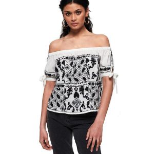 Koszulka turystyczna damska SuperDry Raffella. Białe koszulki sportowe Superdry, bez wzorów, z poliesteru, bez ramiączek. Za 102,00 zł.
