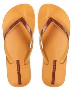 Damskie klapki Ipanema pomarańczowo-beżowe. Brązowe klapki Ipanema, bez wzorów, z materiału, bez obcasa. Za 67,83 zł.