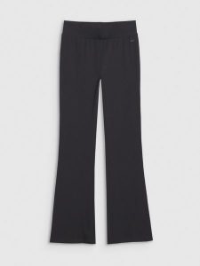 4F Legginsy z rozszerzanymi nogawkami damskie - czarne L. Czarne legginsy 4f, bez wzorów, z bawełny, z podwyższonym stanem, długie. W wyprzedaży za 79,99 zł.