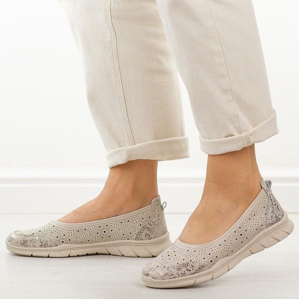 Beżowe ażurowe skórzane baleriny damskie S.Barski 5973. Brązowe balerinki S.BARSKI, w ażurowe wzory, z jeansu, bez obcasa, na płaskiej podeszwie, bez zapięcia. Za 179,00 zł.