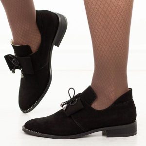 Czarne zamszowe skórzane Polskie półbuty damskie Deoni D055. Czarne półbuty Deoni, na jesień, bez wzorów, z jeansu, bez obcasa, na płaskiej podeszwie, bez zapięcia. Za 469,00 zł.