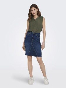 ONLY Top "Jette" w kolorze khaki rozmiar: 34. Brązowe topy ONLY, bez wzorów, z wiskozy, bez kołnierzyka, bez ramiączek. Za 41,49 zł.