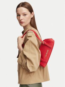 LOVE MOSCHINO Torebka JC4101PP1PLY0500 Czerwony. Czerwone torebki klasyczne LOVE MOSCHINO, bez wzorów, ze skóry, bez dodatków. Za 592,99 zł.