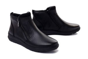 RIEKER Z0060-00 black, botki damskie. Czarne botki Rieker, na zimę, bez wzorów, bez obcasa, bez zapięcia. Za 399,90 zł.