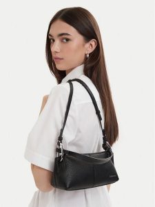 Calvin Klein Torebka Slouchy Leather Small Conv Bag LV04F3659G Czarny. Czarne torebki klasyczne Calvin Klein, bez wzorów, ze skóry, bez dodatków. Za 674,99 zł.