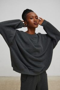 Bluza damska o kroju regular fit w kolorze GRAPHITE- PHENIX-UNI. Szare bluzy Marsala, uniwersalny, bez wzorów, z bawełny, bez kaptura. Za 259,90 zł.