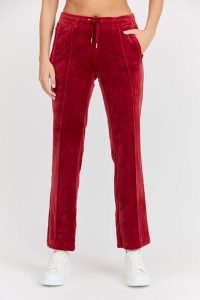 JUICY COUTURE Damskie czerwone spodnie dresowe Tina Track Pant, Rozmiar XS. Czerwone spodnie dresowe Juicy Couture, s, bez wzorów, z dresówki. W wyprzedaży za 232,99 zł.