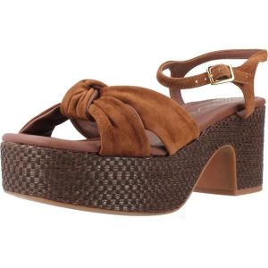 Sandały UNISA KALEA KS Brązowy. Brązowe buty trekkingowe Unisa, ze skóry, bez zapięcia. Za 426,99 zł.