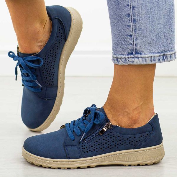 Granatowe ażurowe półbuty damskie Potocki 90342. Niebieskie półbuty POTOCKI, na jesień, w ażurowe wzory, z jeansu, bez obcasa, na płaskiej podeszwie, bez zapięcia. Za 159,00 zł.