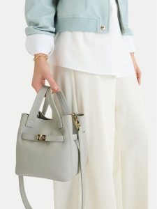 GINO ROSSI Torebka EO-LDA88 Szary. Szare torebki klasyczne Gino Rossi, bez wzorów, z materiału, bez dodatków. Za 329,99 zł.