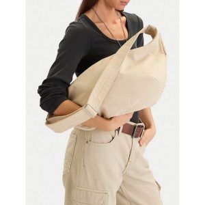 Torebka Guess Jeans. Brązowe torebki klasyczne Guess Jeans, z aplikacjami, z jeansu, bez dodatków. Za 199,99 zł.