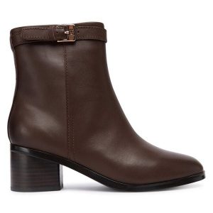 Botki Tommy Hilfiger. Brązowe botki TOMMY HILFIGER, bez wzorów, bez obcasa, na słupku, bez zapięcia. Za 599,99 zł.