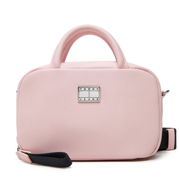 Torebka Tommy Jeans. Czerwone kuferki Tommy Jeans, bez wzorów, z jeansu, bez dodatków. Za 199,99 zł.