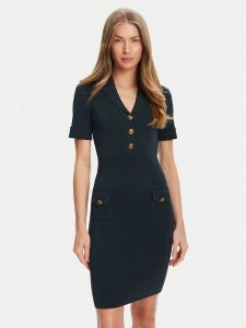 Guess Sukienka dzianinowa W5YK29 Z0130 Zielony Slim Fit. Zielone kombinezony Guess, xl, z aplikacjami, z dzianiny, bez kołnierzyka, bez ramiączek. Za 399,99 zł.