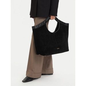 Torebka GINO ROSSI. Czarne shopper bag Gino Rossi, bez wzorów, bez dodatków. Za 699,99 zł.