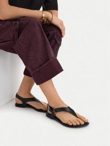 G-Star Raw Sandały EO-ELLIS-01 Czarny. Czarne sandały G-Star, bez wzorów, ze skóry, bez obcasa, na płaskiej podeszwie, bez zapięcia. Za 139,99 zł.