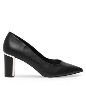 Czółenka Nine West. Czarne czółenka Nine West, bez wzorów, bez obcasa, bez zapięcia. Za 164,99 zł.
