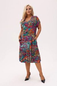 Wielokolorowa wiskozowa sukienka Solea PLUS SIZE XXL OVERSIZE. Czerwone sukienki Moda Size Plus Iwanek, do pracy, na lato, plus size, bez wzorów, z elastanu, biznesowe, bez kołnierzyka, plus size, bez ramiączek, mini, oversize. W wyprzedaży za 229,90 zł.