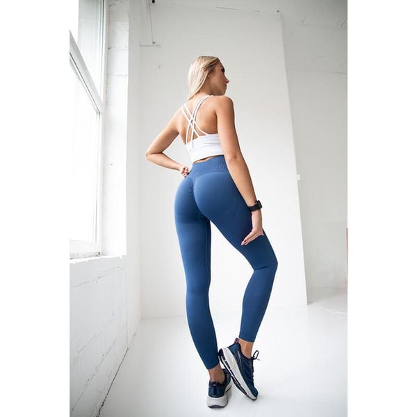 Legginsy bezszwowe push up damskie Lift Navy 2skin. Niebieskie legginsy 2SkIN, bez wzorów, z podwyższonym stanem. Za 219,00 zł.