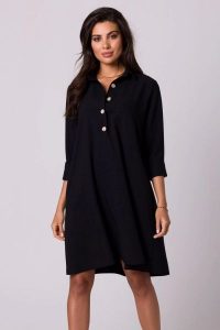 Luźna sukienka z kołnierzykiem guzikami i kieszeniami czarna. Czarne sukienki Bewear, do pracy, xl, bez wzorów, z materiału, biznesowe, bez kołnierzyka, bez ramiączek, trapezowe. Za 339,00 zł.