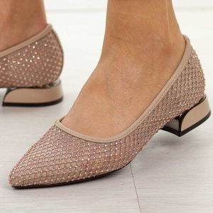 Beżowe czółenka damskie na obacasie Vinceza 62294. Brązowe czółenka VINCEZA, bez wzorów, bez obcasa, na obcasie, bez zapięcia. W wyprzedaży za 175,12 zł.