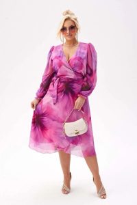 Elegancka sukienka Lilianna w odcieniach różu - zwiewność i romantyzm PLUS SIZE XXL. Czerwone sukienki Moda Size Plus Iwanek, na imprezę, plus size, z aplikacjami, z elastanu, eleganckie, z asymetrycznym kołnierzem, plus size, bez ramiączek, mini, asymetryczne. W wyprzedaży za 259,90 zł.