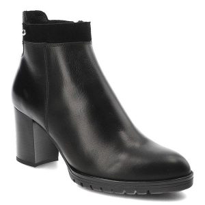Czarne Botki Armodo Elegancie Obuwie Damskie. Czarne botki Armodo, z aplikacjami, ze skóry, bez obcasa, na obcasie, bez zapięcia. Za 349,00 zł.