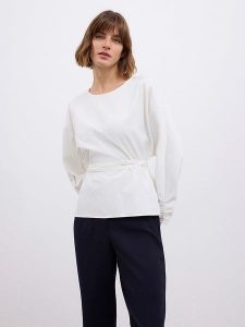 BGN Bluzka w kolorze białym rozmiar: 34. Białe bluzki BGN, bez wzorów, z tkaniny, bez kołnierzyka, bez ramiączek. Za 123,45 zł.