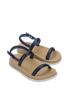 Melissa Sandały w kolorze granatowym rozmiar: 41/42. Niebieskie sandały Melissa, bez wzorów, z otwartym noskiem, bez obcasa, bez zapięcia. Za 143,95 zł.