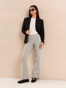 Bawełniane legginsy flare w prążki - szary. Szare legginsy Sinsay, bez wzorów, z bawełny. Za 35,99 zł.