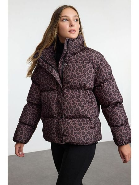 Trendyol Kurtka zimowa w kolorze brązowym rozmiar: S. Brązowe kurtki Trendyol, na zimę, s, bez wzorów, z puchu, bez kaptura. Za 184,89 zł.