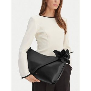 Torebka GINO ROSSI. Czarne torebki klasyczne Gino Rossi, bez wzorów, bez dodatków. Za 229,99 zł.