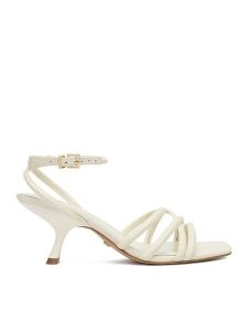 GINO ROSSI Sandały EO-LS655783-1 Écru. Sandały Gino Rossi, bez wzorów, ze skóry, bez obcasa, na szpilce, bez zapięcia. Za 349,99 zł.