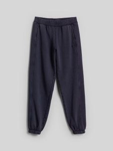 4F Spodnie dresowe joggery damskie - granatowe XS. Niebieskie spodnie dresowe 4f, xs, bez wzorów, z bawełny. Za 149,99 zł.