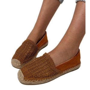 Brązowe espadryle ażurowe na platformie. Brązowe espadryle w ażurowe wzory, ze skóry, bez obcasa, na platformie. Za 81,09 zł.