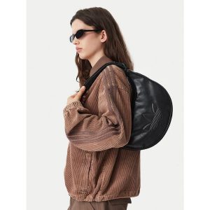 Torebka adidas. Czarne torebki klasyczne ADIDAS, bez wzorów, bez dodatków. Za 179,99 zł.